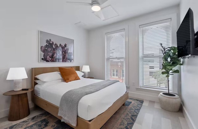 Stylish Downtown Escape Just Steps from River Walk – Prime Location & Comfort