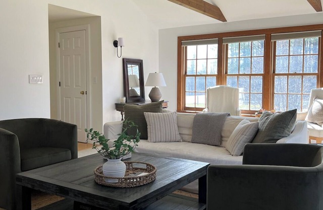 Stylish farmhouse for families near Lake Champlain