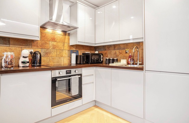 Stylish Modern 1 Bed Apartment in London NW6*15