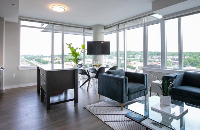 ⚜Stylish + Modern 2-Bdrm Apt⚜King Bed☞FreeParking☜