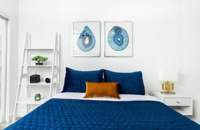 Stylish & Modern Studio in Phoenix ~ QueenBed