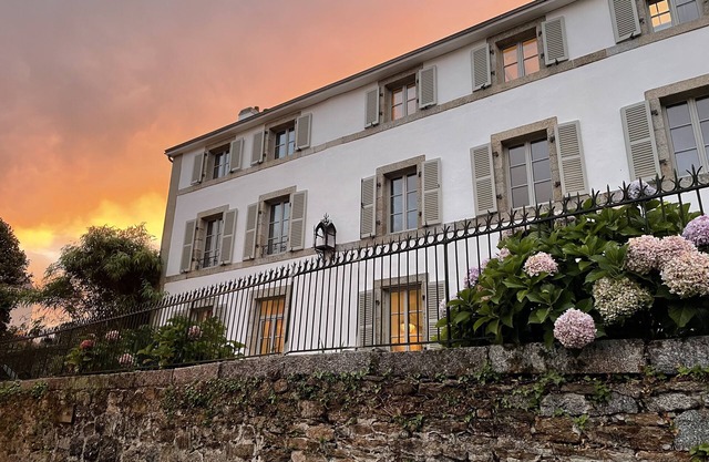 Stylish newly renovated apartment with river views