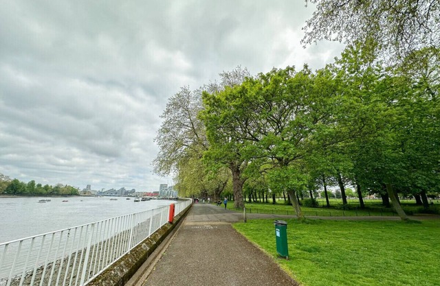 Stylish Putney Apartment w/Thames View & Parking