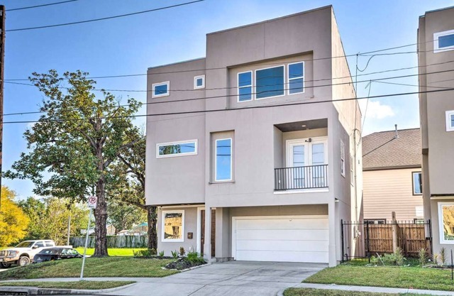 Stylish & Spacious 3-Bedroom Townhome in the Heart of Houston