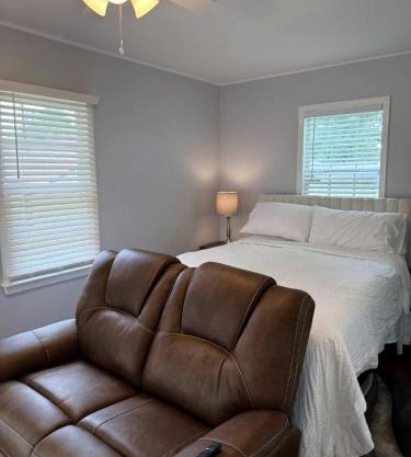 Stylish Stay on Elizabeth-near to Cafes and Music