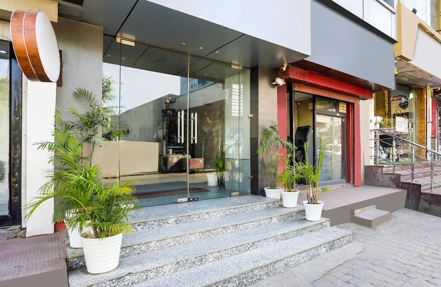 Stylish Stays Near Isbt Dehradun