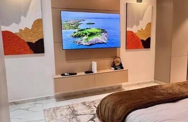 Stylish Studio w/Fast WiFi 7mins from Airport