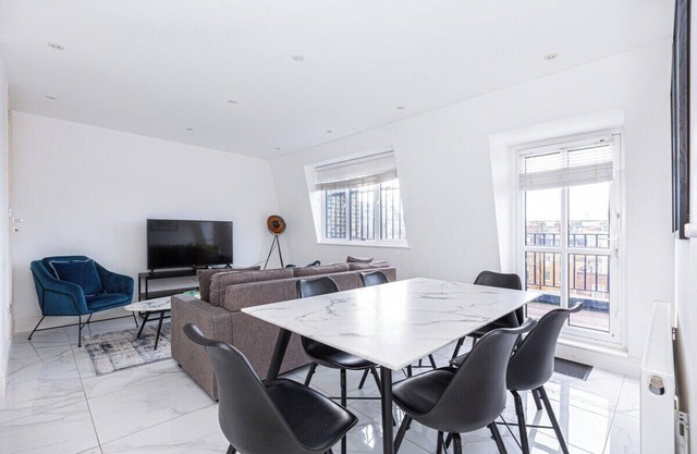 Stylish Three-Bed Flat in Marylebone