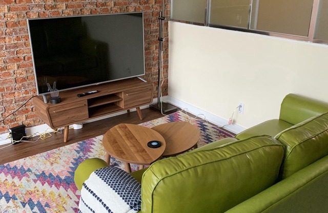 Stylish Top Floor 1-bedroom in Downtown Vancouver