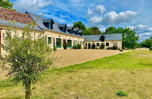 Sublime renovated farmhouse with swimming pool - great comfort