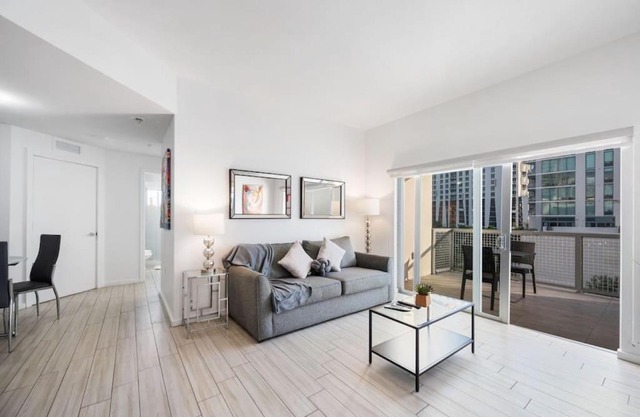 Subtle 2 Bed in Edgewater Downtown with Free Parking