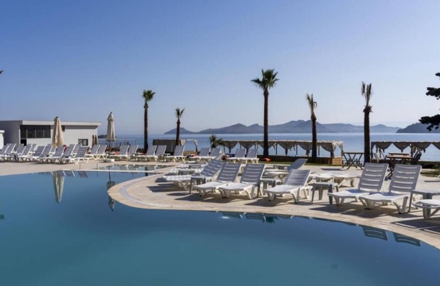 Sude Beach Resort Hotel