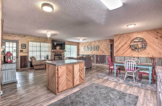 Sues Camp w/Caddo Lake Access & Dock!