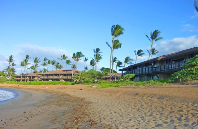 Sugar Cove on the north shore - beach, views, pool.