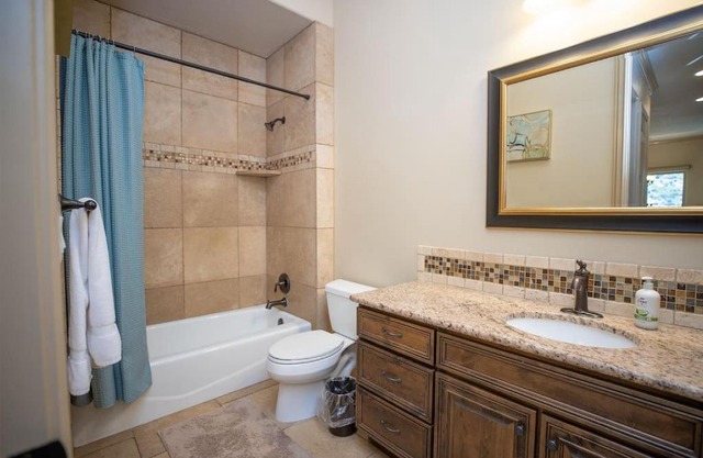 Suite Retreat with Pool Spa Gym and Tennis Court