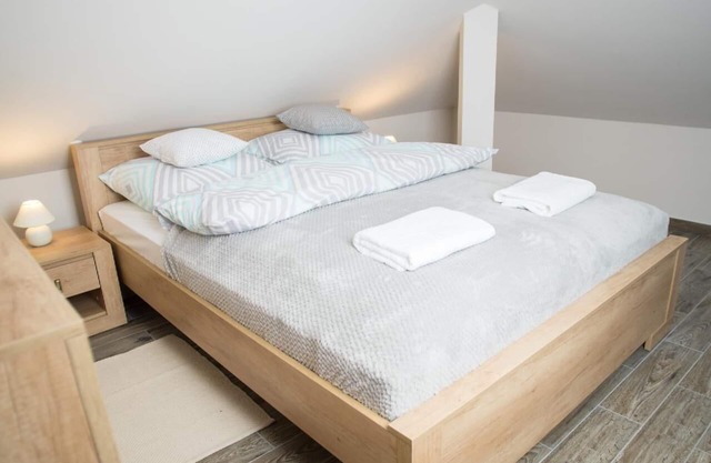 Suite "Suite B" overlooking the water