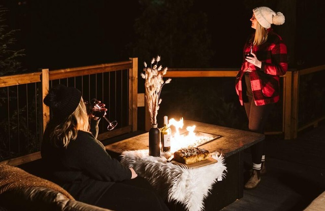 Summar Getaway on Lake Muskoka! Hottub, Canoe, Kayak, BBQ, Patio