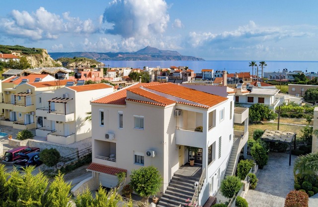 SUMMER HOLIDAY APARTMENT VERY CLOSE TO CRYSTAL WATER SANDY BEACH