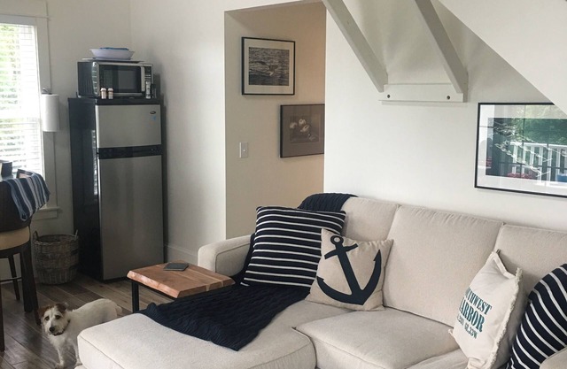 Summer special! Adorable Whale's Tail guest cottage.