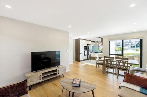 Summit Crest Townhouse with Parking and Air-con