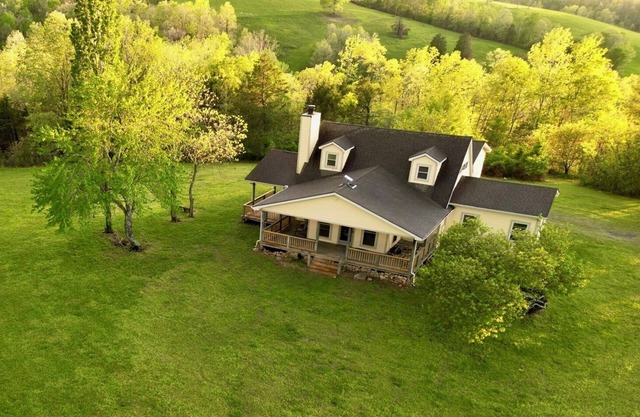 Summit House - 360° Ozark Views on 17 Private Acres Near Buffalo River