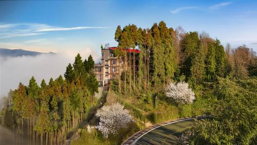 Summit Sherpa Mountain Hotel & Spa