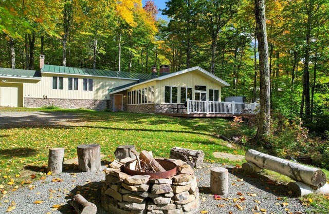 Summit Views - Last Minute Booking Promos! Mountain Retreat w/Hot Tub and Sauna