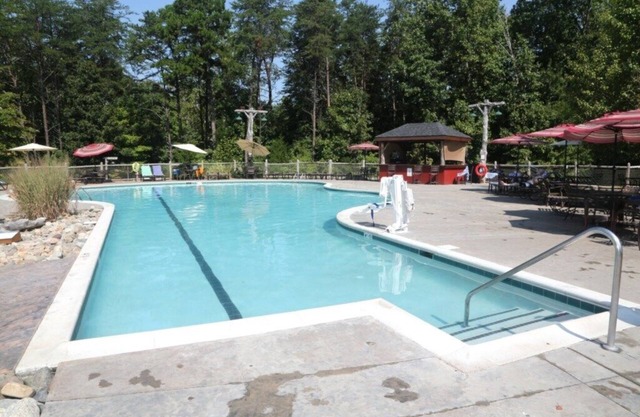 Sumptuous Shenandoah Crossing, 2 Bedroom Resort Cabin, Just A Mile To Your Favorite Destinations