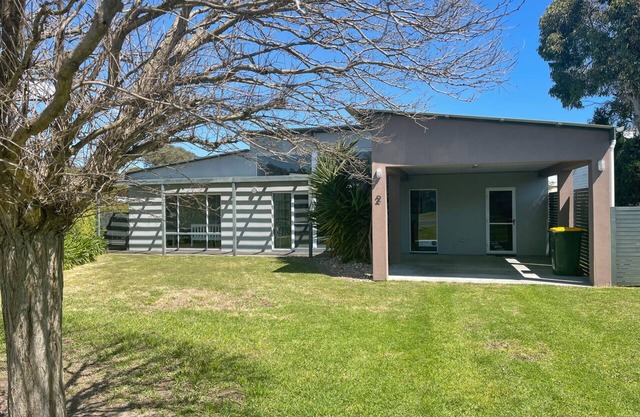 Sun on Sanders - Modern 2 br house close to main street. Pet Friendly Outside