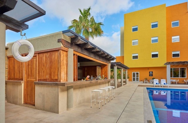 Sun, Sand & Cabo Fun | Walk to Beach, Nightlife & Water Tours - 3 Units