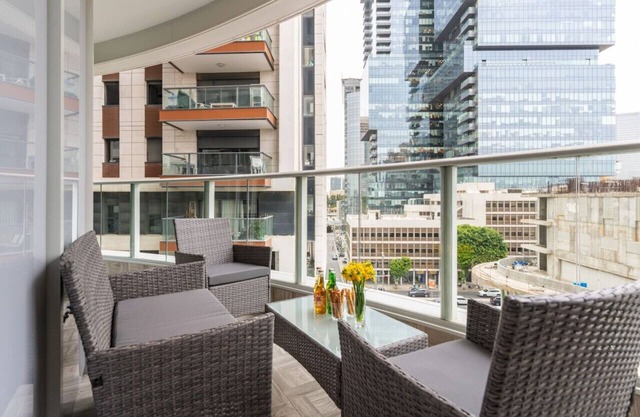 Sunlit Elegant 3BR Stay with Mamad