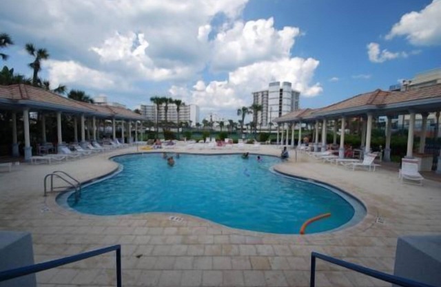Sunny 3BR/2bath w/Hot Tub~Beach Access + Pool + Tennis + BBQ + Gated Community