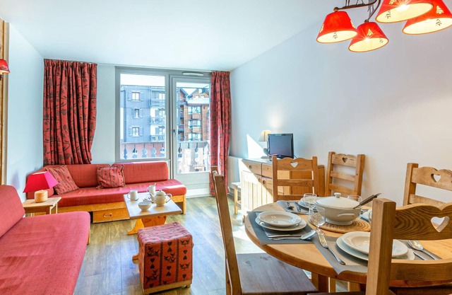 Sunny Apt in Val-d'Isère: Close to Slopes & Shops, Sleeps 6