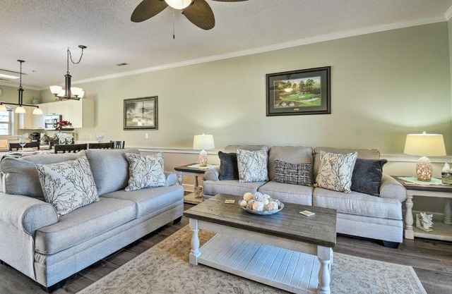 Sunny Condo, 3 Mi to Broadway at the Beach!
