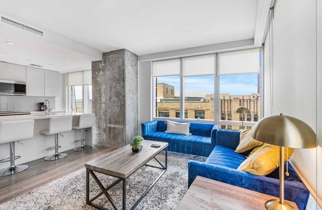 Sunny Gorgeous 2bed 2bath Apt middle of Fenway