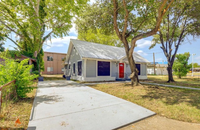 Sunny Hearne Home Near Universities!