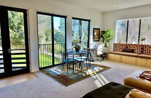 Sunny, Large 2BR/2BA West LA Guesthome with Pickleball/Basketball. Pets Welcome.