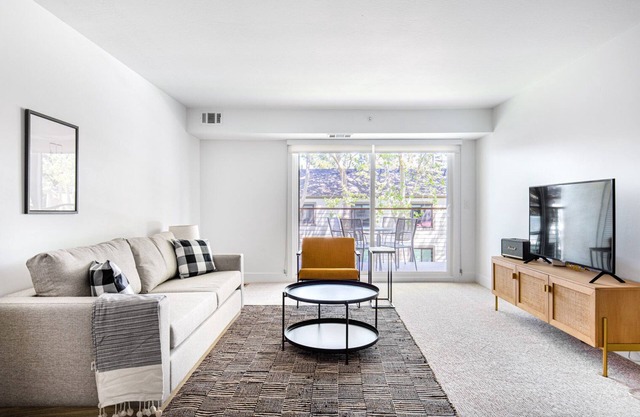 Sunny Menlo Park 1BR w/Pool, W/D, Gym, near 82, 101, 280, by Blueground