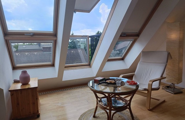 Sunny Rooms in a quiet Area.