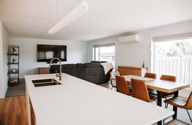 Sunnybank Sea & Stay