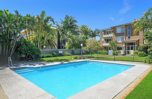 Sunnyside by the Bay - 2 Bedroom unit in security complex with Pool