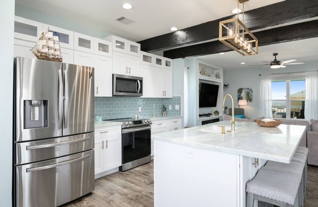 Sunrise Paradise 3 Bedroom Home by RedAwning