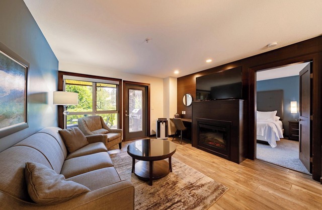 Sunrise Ridge Waterfront Resort