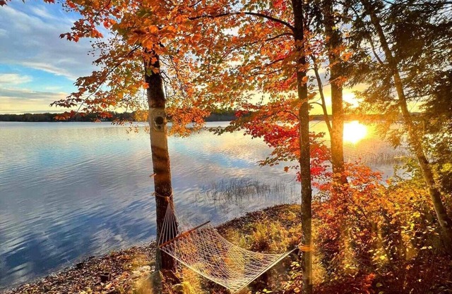 Sunrise Views Cabin with AC, Game Room & Bar