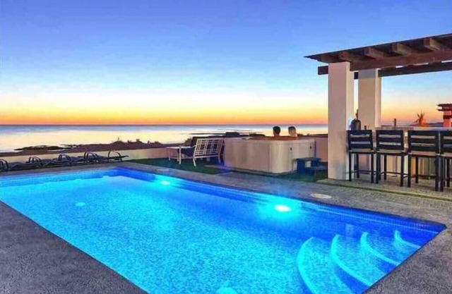 Sunset Beach House Ocean Front Hot Tub & Pool