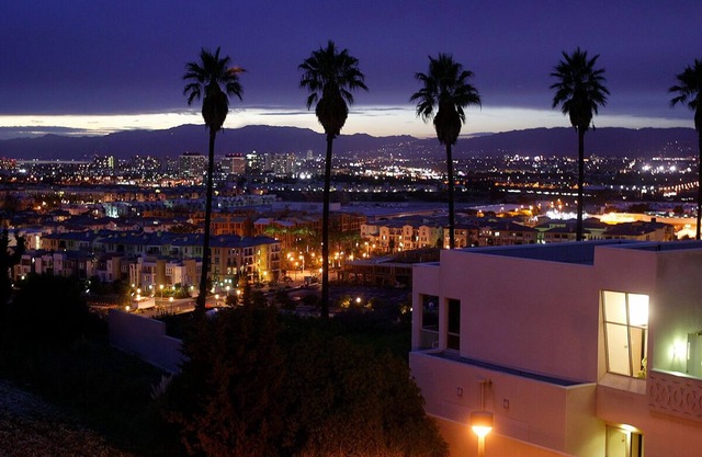 Sunset & LA Cienega, Walk everywhere, free parking, city views, washer dryer.