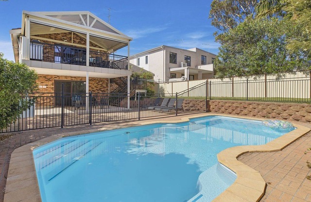 SUNSET ON VIEW - COASTAL SETTING WITH POOL