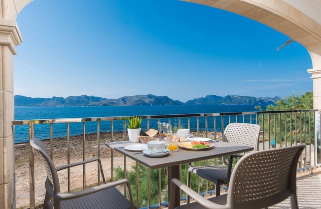 Sunset Villa Nixe - Terrace with open view to the Bay of Pollença and Cap Formentor