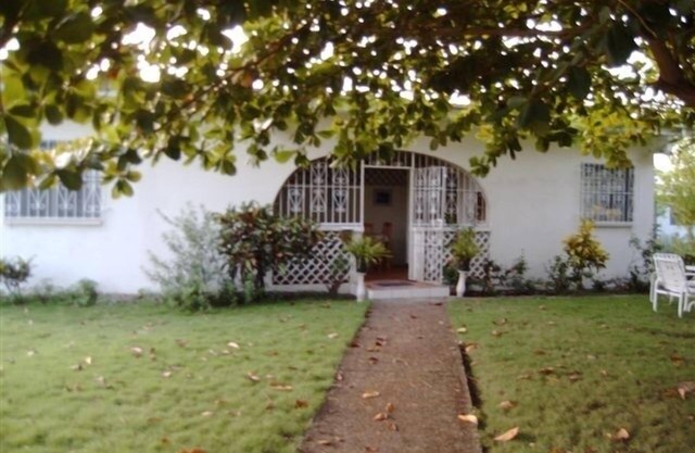 SUNSETCREST. Villa Mango with pool