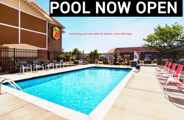 Super 8 by Wyndham Lenexa Overland Park Area/Mall Area
